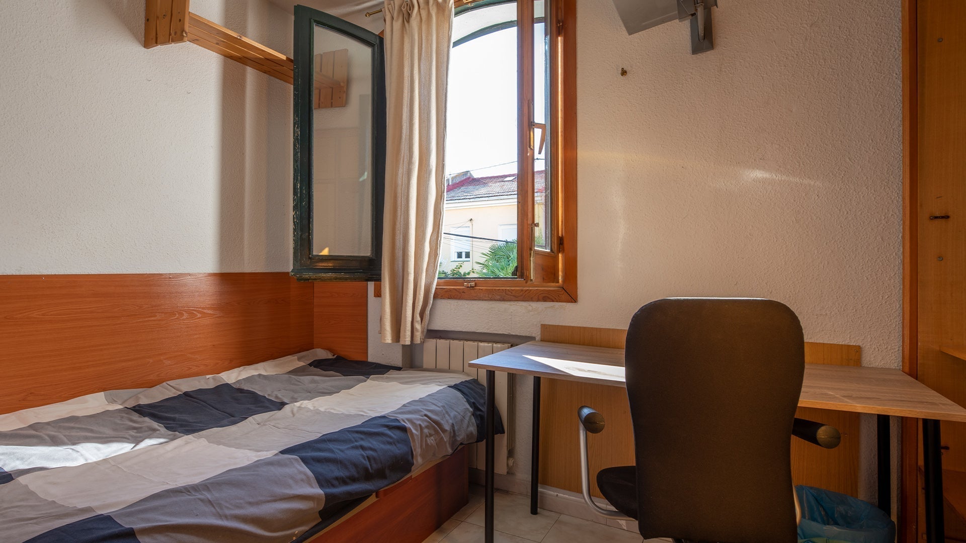 Dorm Room Dirty Secret: How to Eliminate Dust Mites & Allergens for Healthier Sleep | Jigoolife
